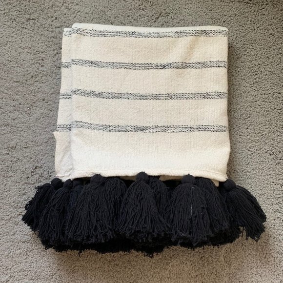 Brand New Urban Outfitters 4040 Locust Slidell Throw Blanket - Black 50% OFF - Picture 1 of 3